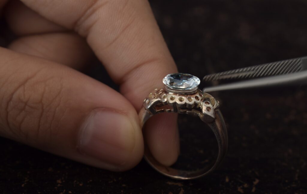 wedding-rings-production-assembly-diamond-rings